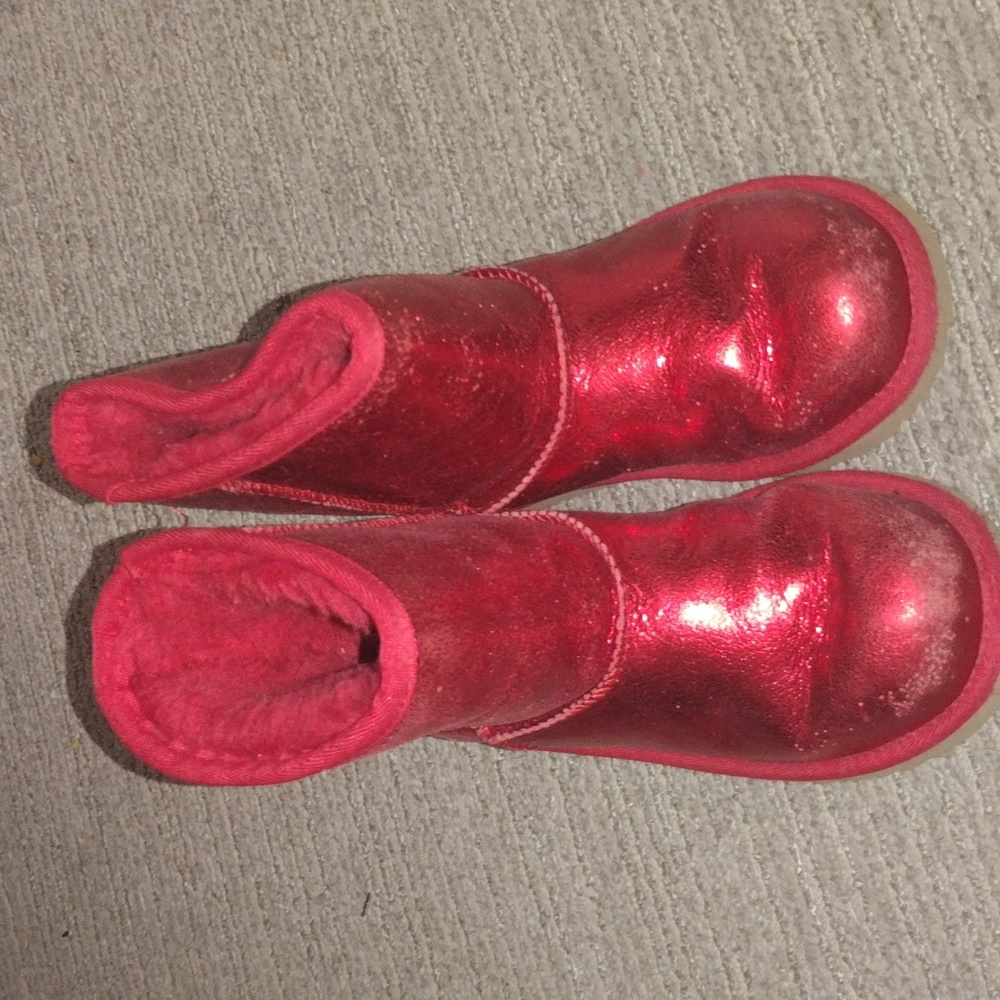 Girls red uggs